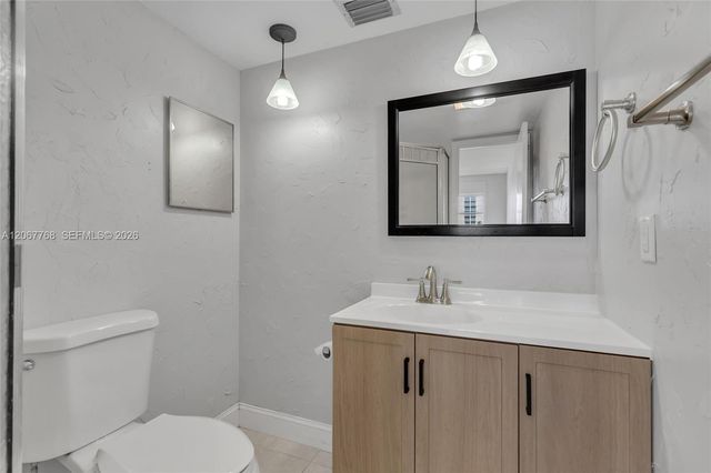 28 Yacht Club Drive 202, North Palm Beach, FL 33408