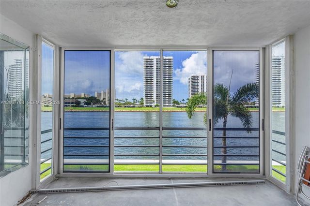28 Yacht Club Drive 202, North Palm Beach, FL 33408