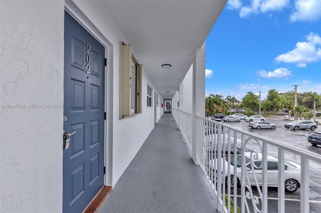 28 Yacht Club Drive 202, North Palm Beach, FL 33408