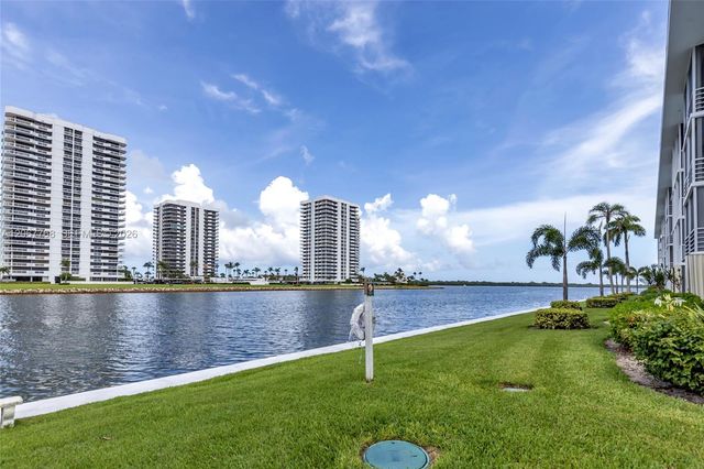 28 Yacht Club Drive 202, North Palm Beach, FL 33408