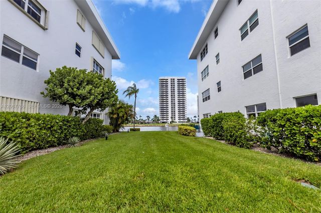 28 Yacht Club Drive 202, North Palm Beach, FL 33408