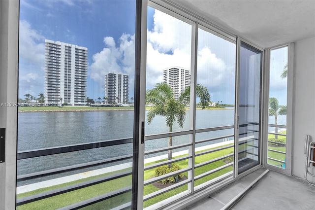 28 Yacht Club Drive 202, North Palm Beach, FL 33408
