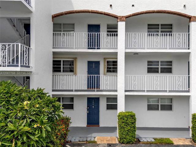 28 Yacht Club Drive 202, North Palm Beach, FL 33408