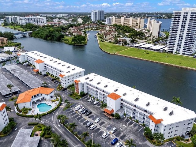 28 Yacht Club Drive 202, North Palm Beach, FL 33408