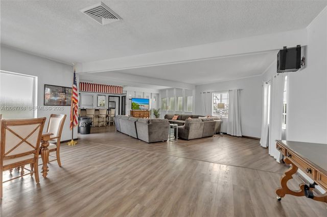 28 Yacht Club Drive 202, North Palm Beach, FL 33408