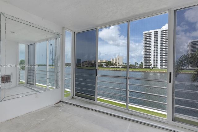 28 Yacht Club Drive 202, North Palm Beach, FL 33408