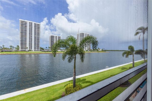 28 Yacht Club Drive 202, North Palm Beach, FL 33408