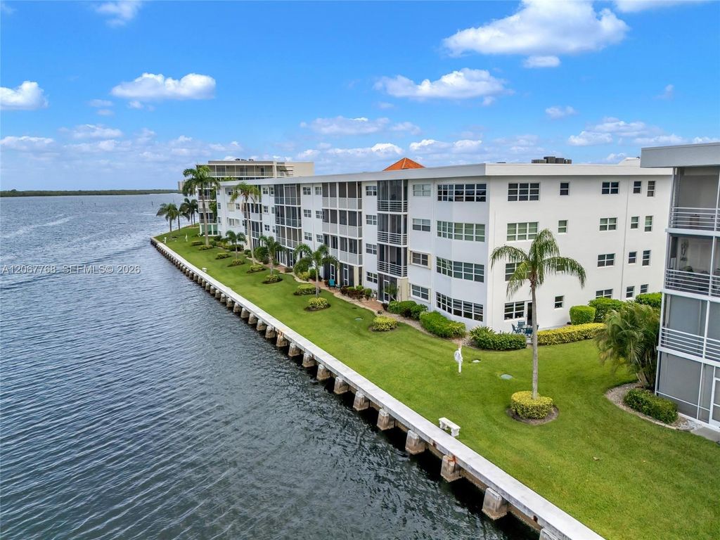 28 Yacht Club Drive 202, North Palm Beach, FL 33408