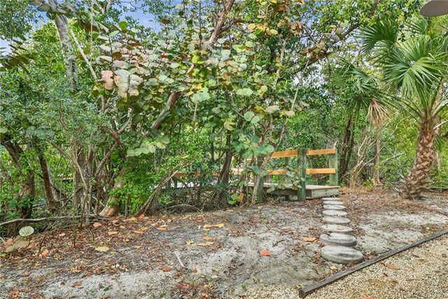 1112 Skiff PL, Sanibel, FL 33957