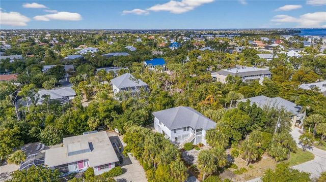 1112 Skiff PL, Sanibel, FL 33957