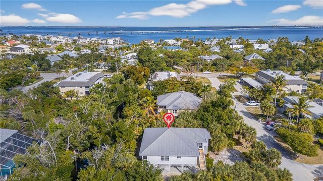 1112 Skiff PL, Sanibel, FL 33957