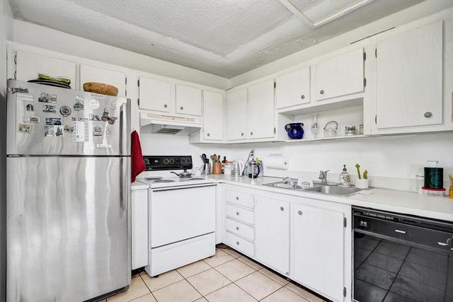 9430 Tangerine Place, Davie, FL 33324