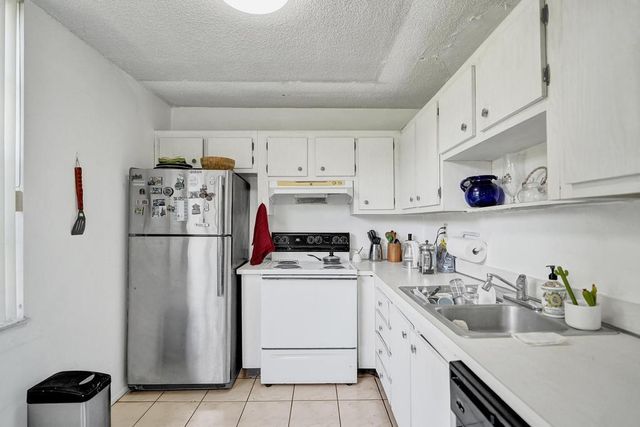 9430 Tangerine Place, Davie, FL 33324