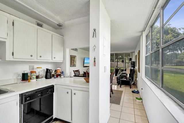 9430 Tangerine Place, Davie, FL 33324