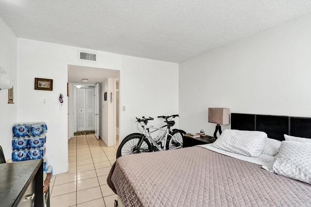 9430 Tangerine Place, Davie, FL 33324