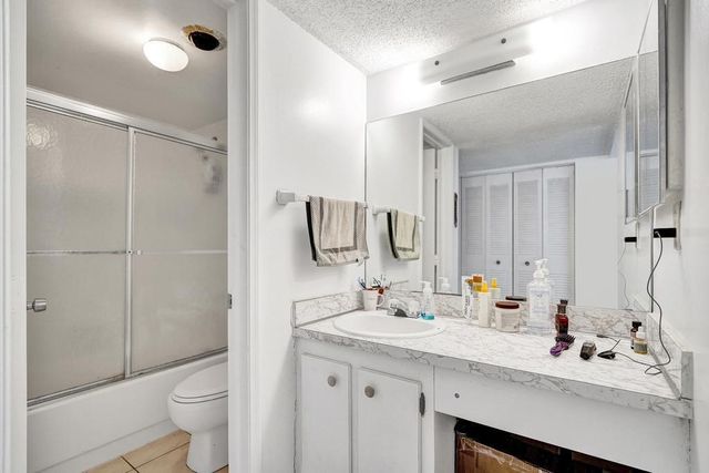 9430 Tangerine Place, Davie, FL 33324