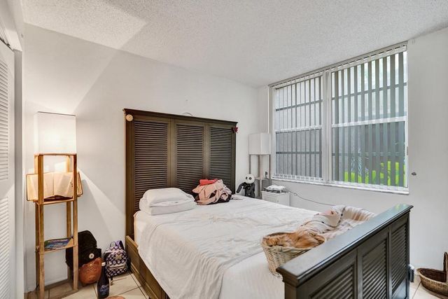 9430 Tangerine Place, Davie, FL 33324
