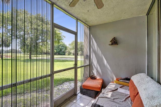 9430 Tangerine Place, Davie, FL 33324