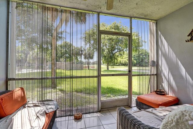 9430 Tangerine Place, Davie, FL 33324