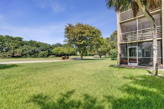 9430 Tangerine Place, Davie, FL 33324