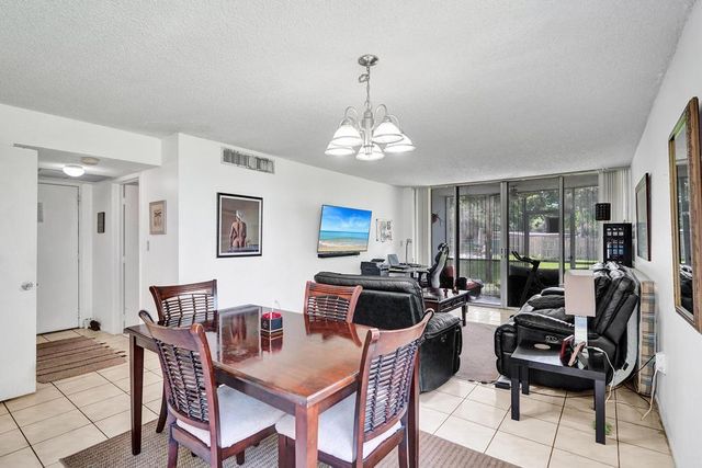 9430 Tangerine Place, Davie, FL 33324