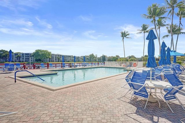9430 Tangerine Place, Davie, FL 33324