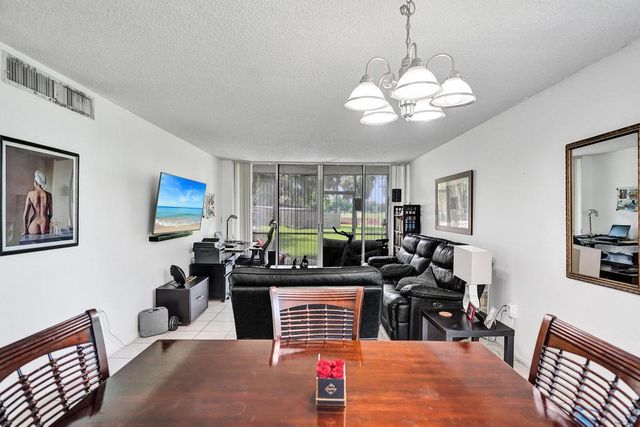 9430 Tangerine Place, Davie, FL 33324