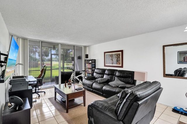 9430 Tangerine Place, Davie, FL 33324