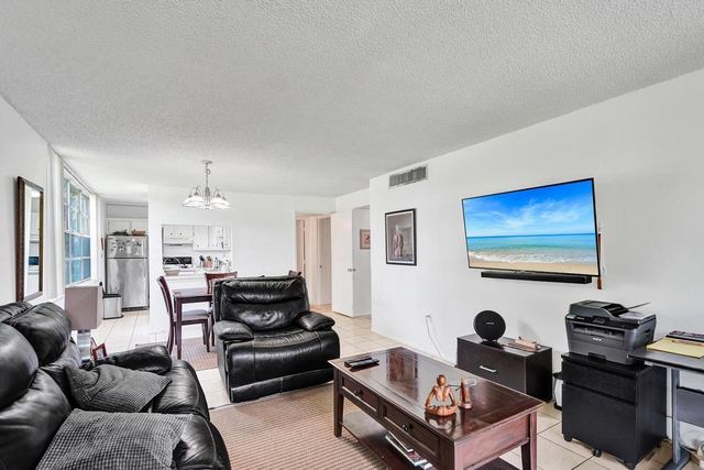 9430 Tangerine Place, Davie, FL 33324
