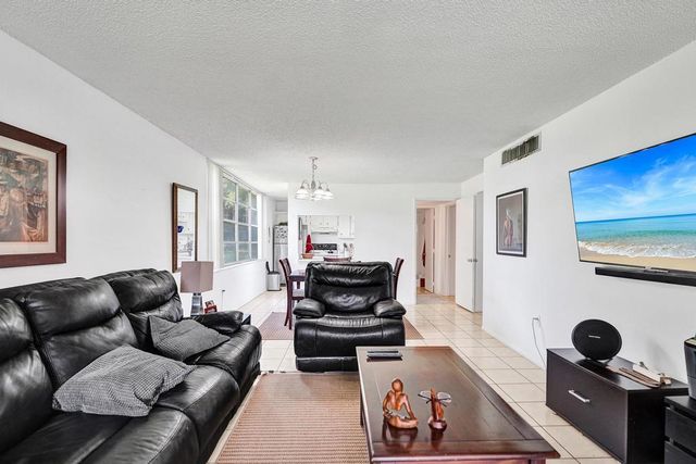 9430 Tangerine Place, Davie, FL 33324