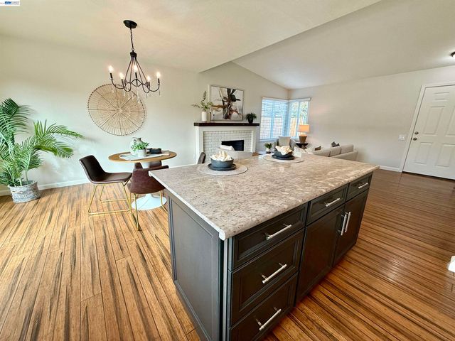 539 Mayten Dr, Livermore, CA 94551