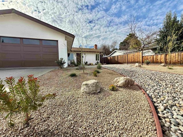 539 Mayten Dr, Livermore, CA 94551