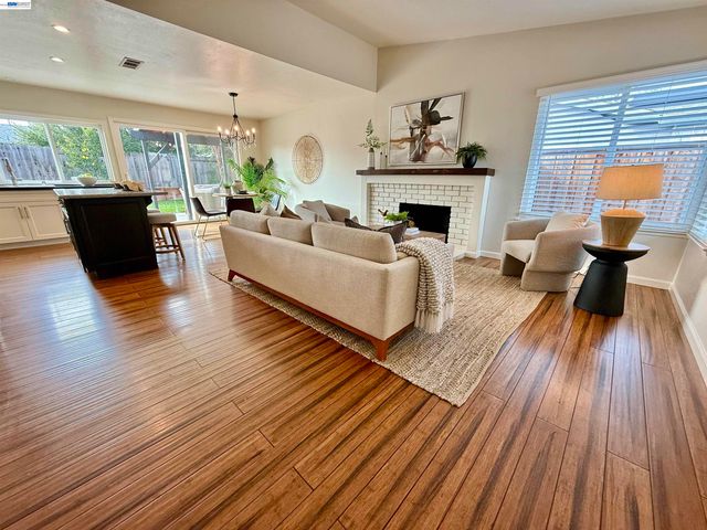 539 Mayten Dr, Livermore, CA 94551