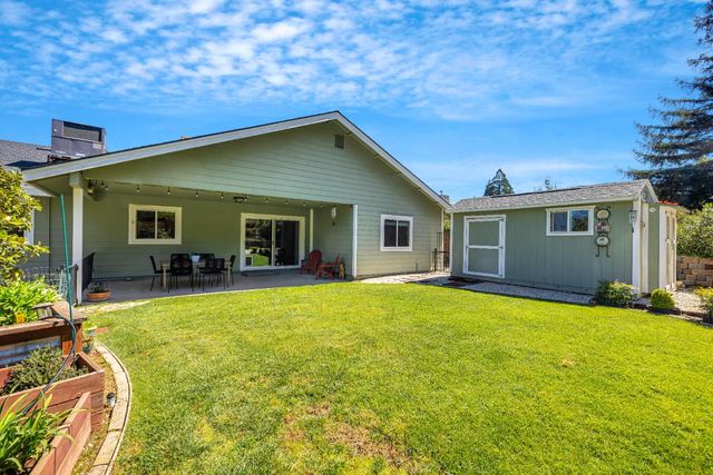 13780 Torrey Pines Dr, Auburn, CA 95602