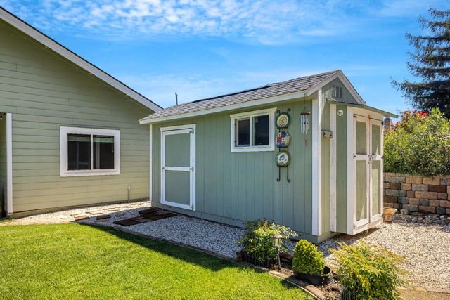 13780 Torrey Pines Dr, Auburn, CA 95602