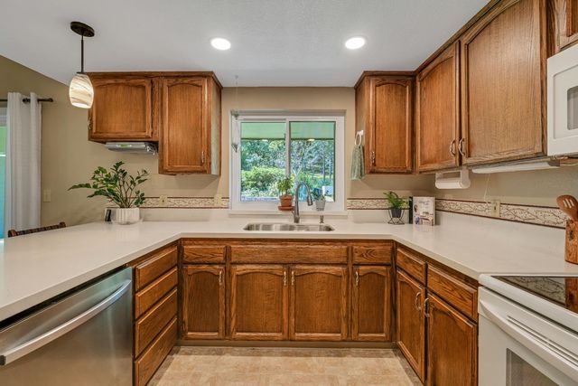 13780 Torrey Pines Dr, Auburn, CA 95602