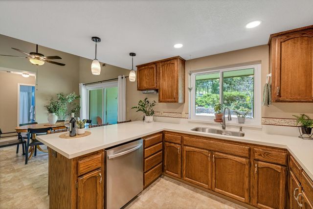 13780 Torrey Pines Dr, Auburn, CA 95602