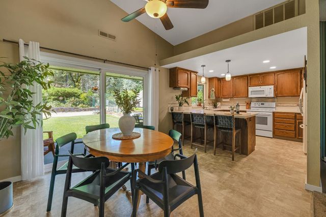 13780 Torrey Pines Dr, Auburn, CA 95602