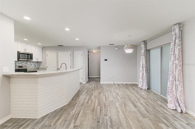 5662 TOWER PALMS LANE, Lakeland, FL 33811
