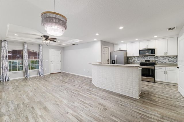 5662 TOWER PALMS LANE, Lakeland, FL 33811
