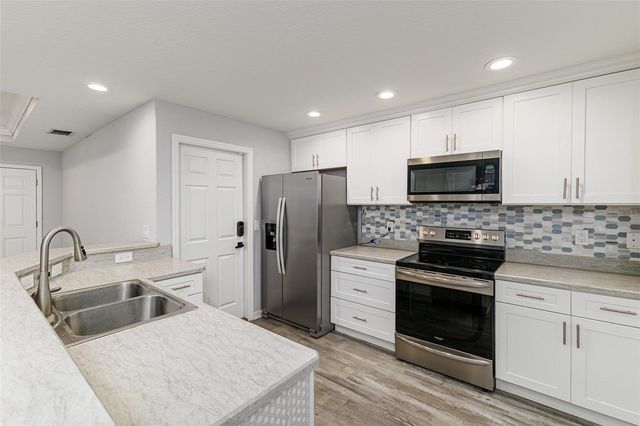 5662 TOWER PALMS LANE, Lakeland, FL 33811