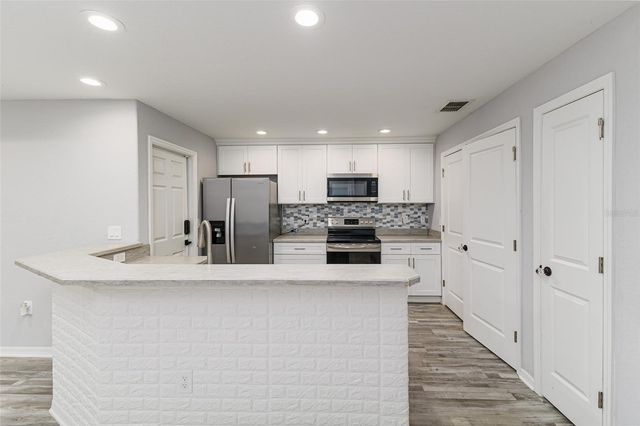 5662 TOWER PALMS LANE, Lakeland, FL 33811