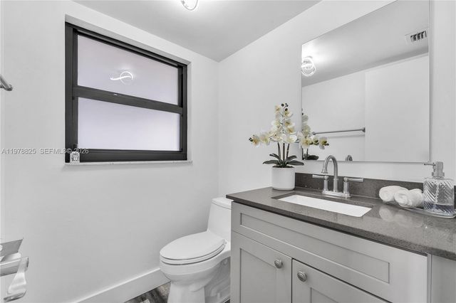 20841 San Simeon Way 205, Miami, FL 33179