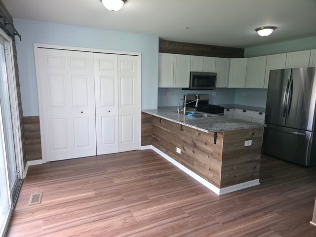 419 Prairieview Drive, Oswego, IL 60543