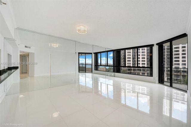 520 Brickell Key Dr A802, Miami, FL 33131