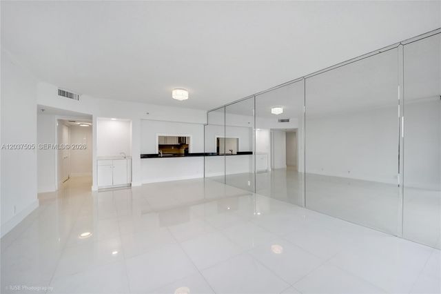 520 Brickell Key Dr A802, Miami, FL 33131
