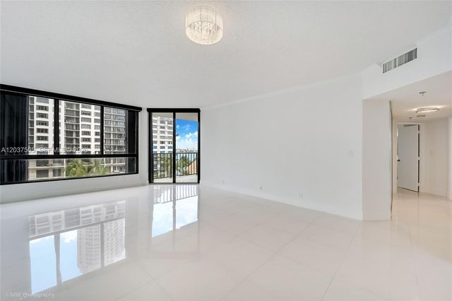 520 Brickell Key Dr A802, Miami, FL 33131