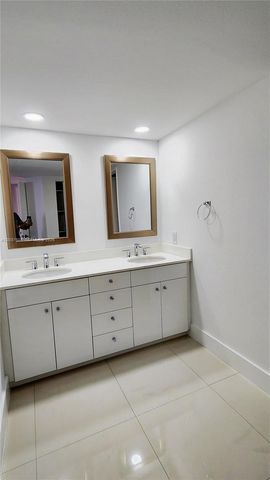 520 Brickell Key Dr A802, Miami, FL 33131