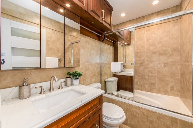 9461 BAY COLONY Drive 1S, Des Plaines, IL 60016