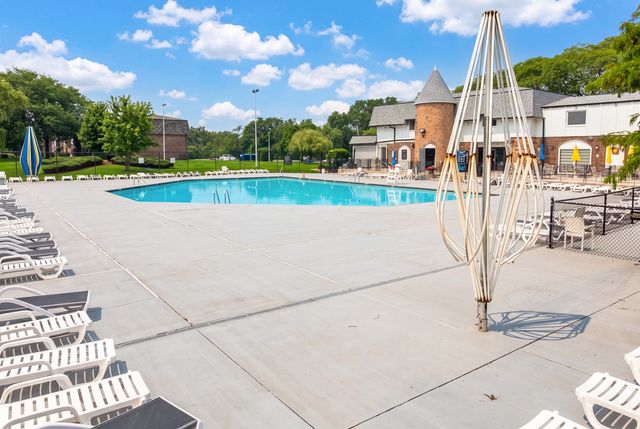 9461 BAY COLONY Drive 1S, Des Plaines, IL 60016